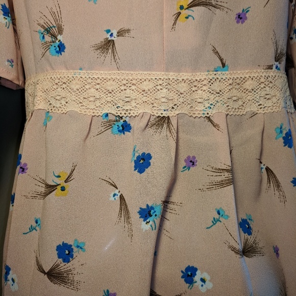 Suzanne Betro Peach floral lace blouse size medium - Picture 3 of 6